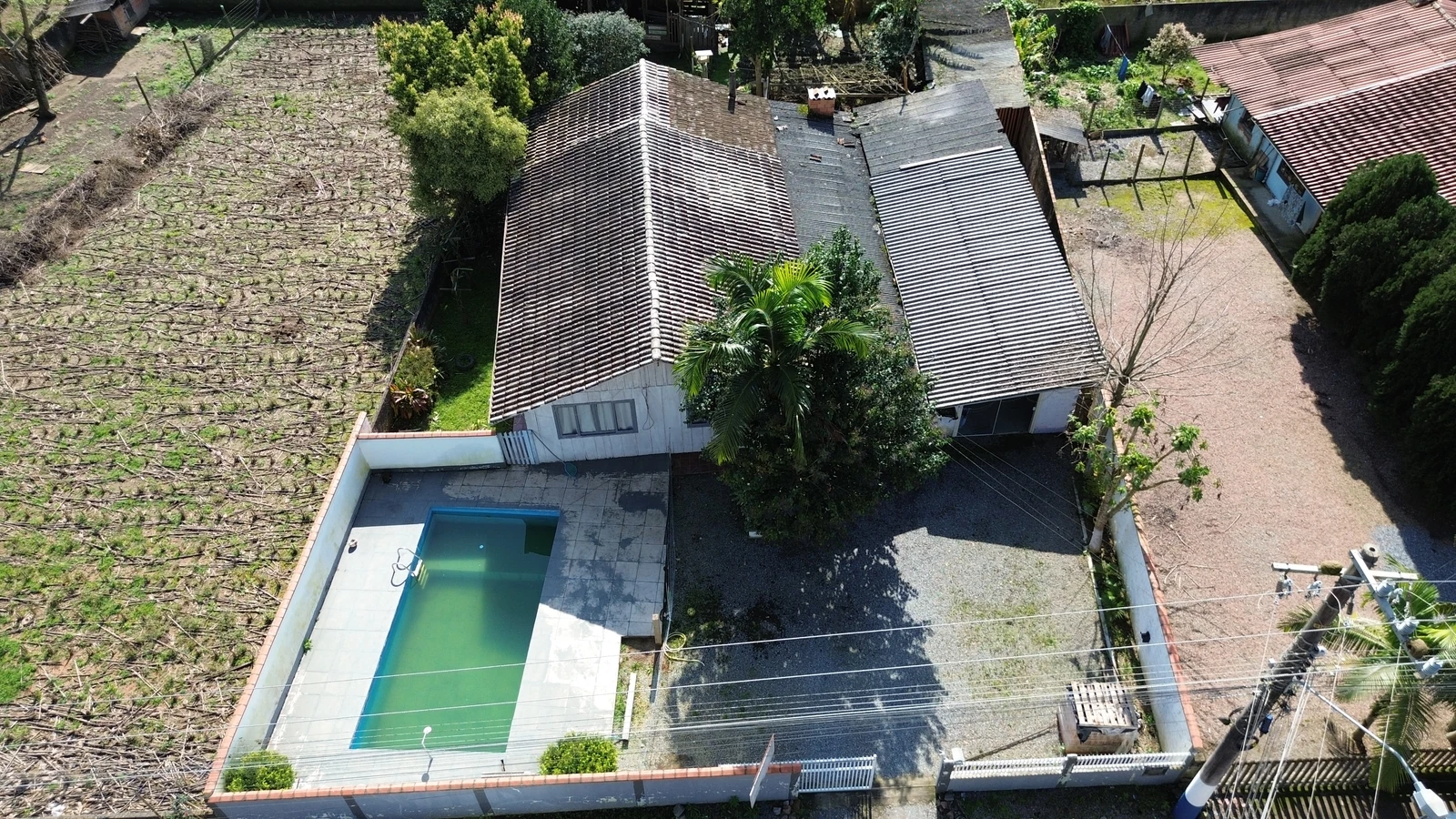 Casa mista com piscina em terreno de 1.000 m² no Centro de Presidente Nereu/SC