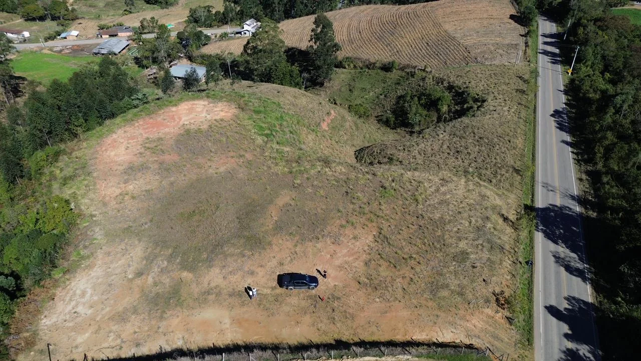 Vista aérea ampliada da área à venda junto à SC-110