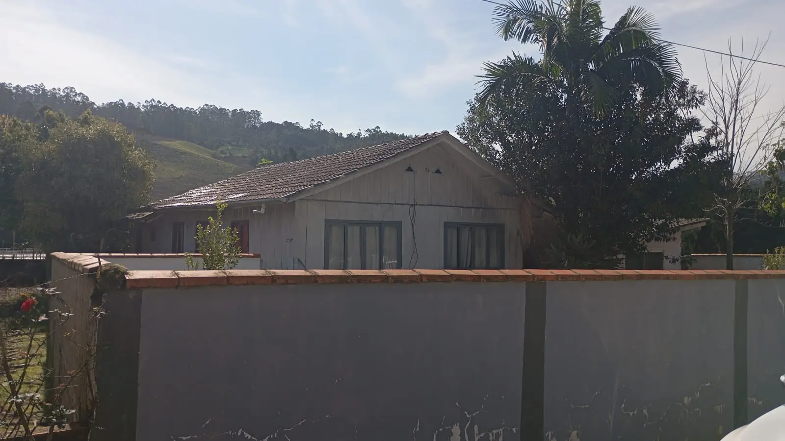 Vista externa da casa mista em Presidente Nereu/SC