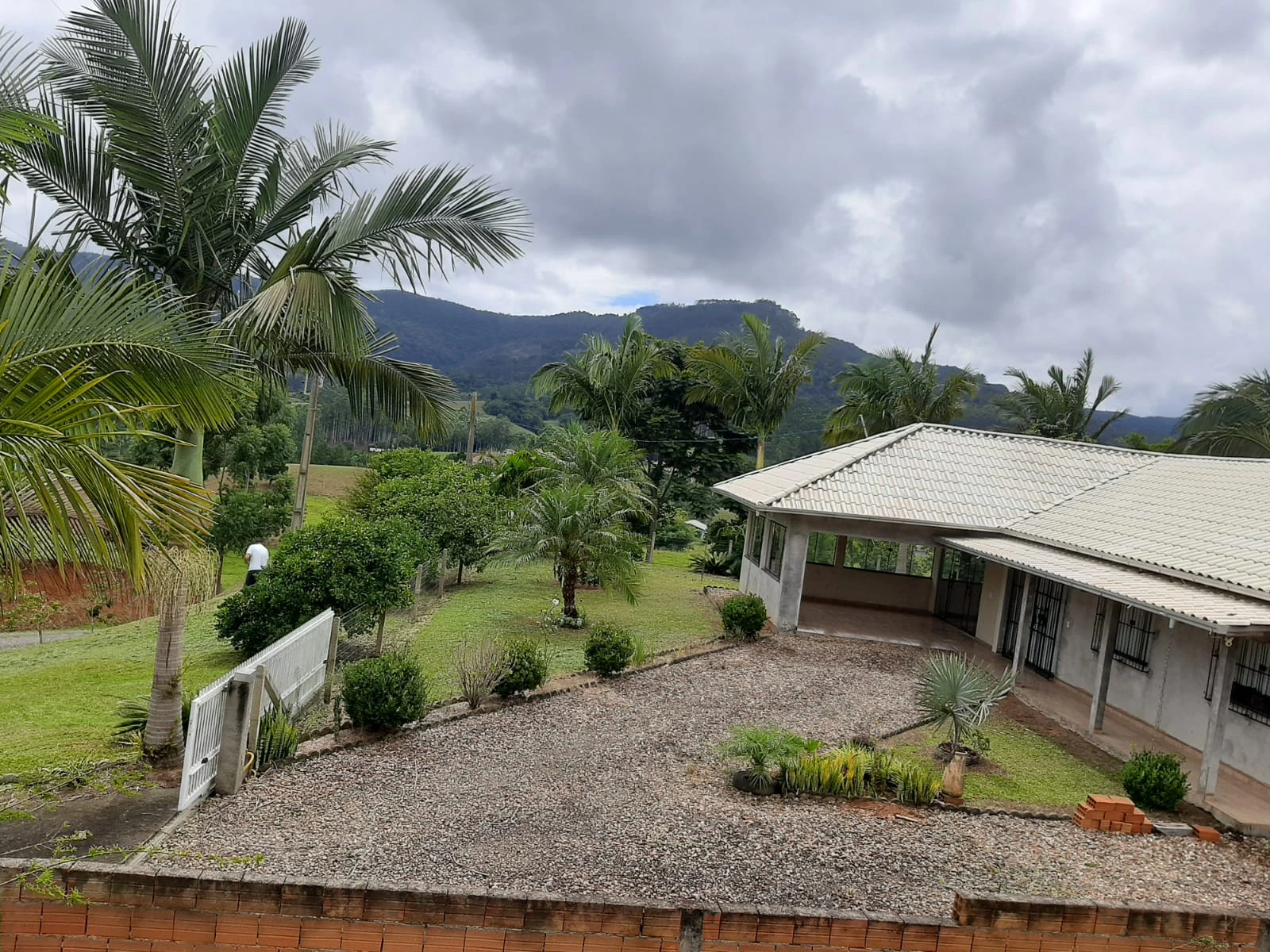 Casa, jardim e paisagem rural em Lontras/SC