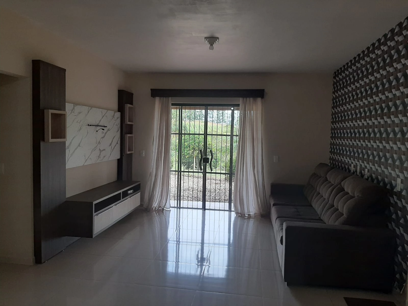 Vista ampla da sala de estar