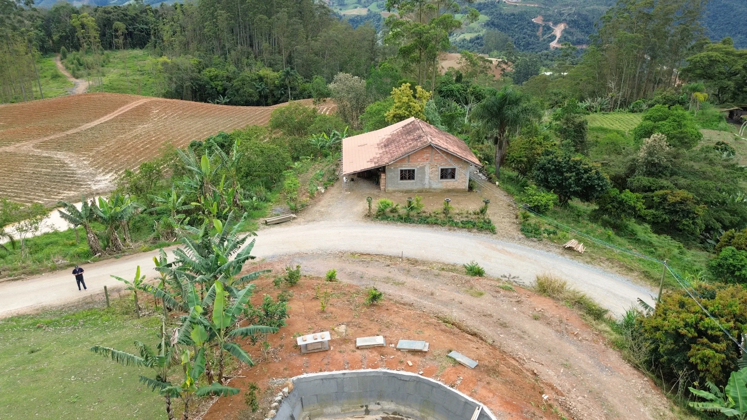 Vista aerea da casa de alvenaria em Trivas, Presidente Nereu/SC