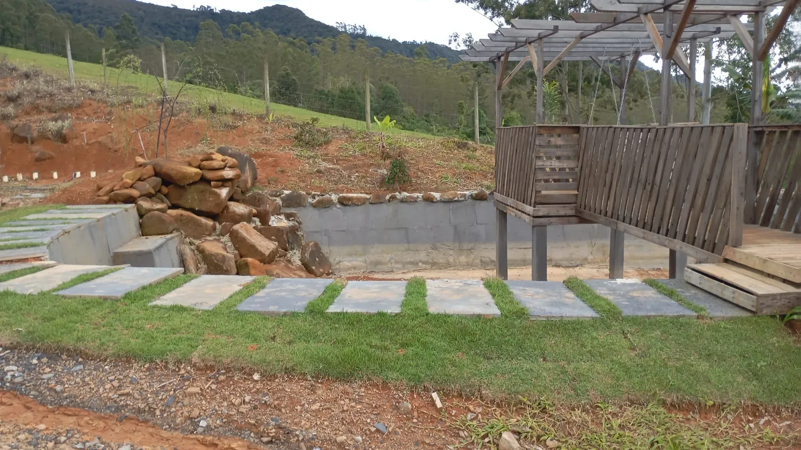 Lagoa e area de descanso em Trivas, Presidente Nereu/SC