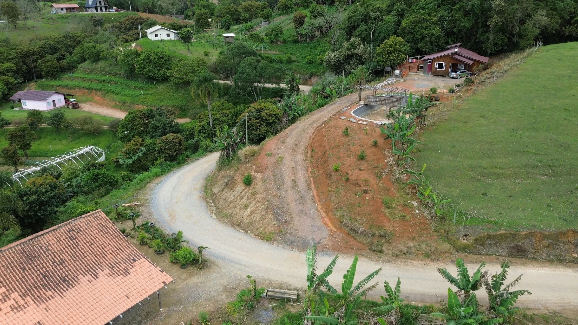 Estrada municipal e entorno em Trivas, Presidente Nereu/SC