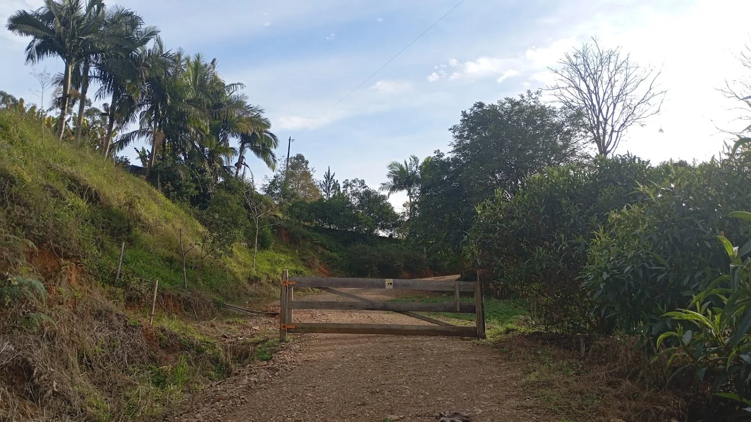 Portão de acesso ao imóvel rural em Apiúna/SC