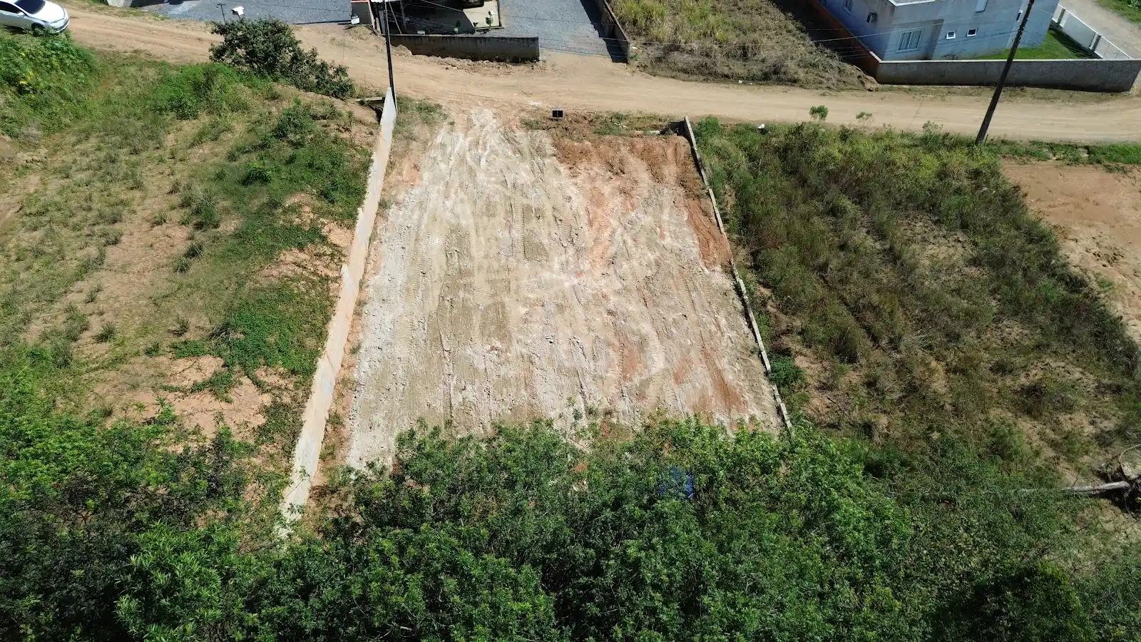 Vista aérea superior do lote urbano de 15 x 25 m